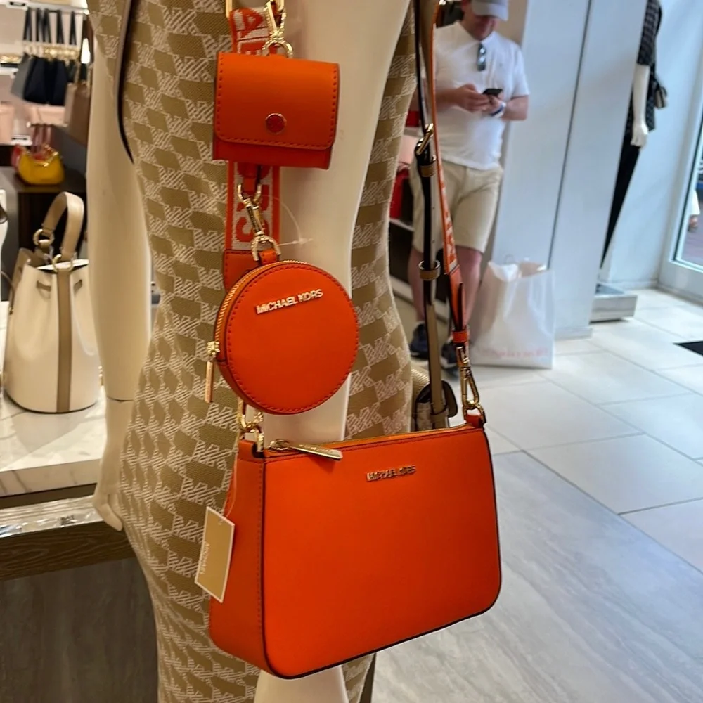 MICHAEL KORS JET SET TRAVEL SMALL SHOULDER CROSSBODY BAG WITH TECH ATTCH AIRPOD